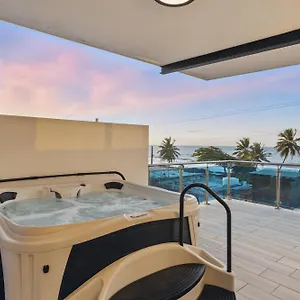 Apartment Zaturn House, Arecibo